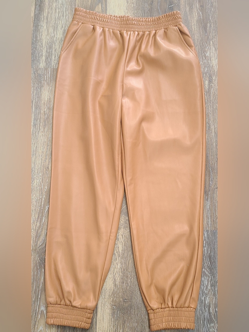 Dolce Cabo Vegan Leather Joggers NWT Size MED